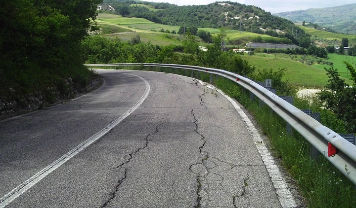 Strade: in Italia la metà è a rischio sicurezza