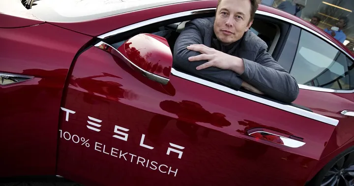Tesla, i conti tornano in attivo dopo 13 mesi