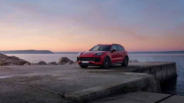 Porsche Cayenne GTS 2024: potenza e stile al vertice con 500 CV