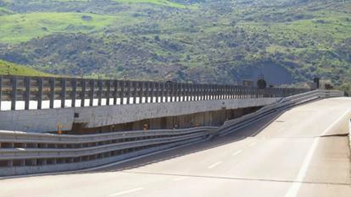 Sicilia, crolla viadotto A19 Palermo-Catania