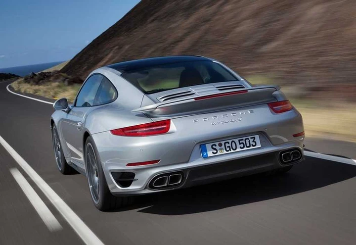 Porsche 911 Turbo S: 560 CV e 318 km/h