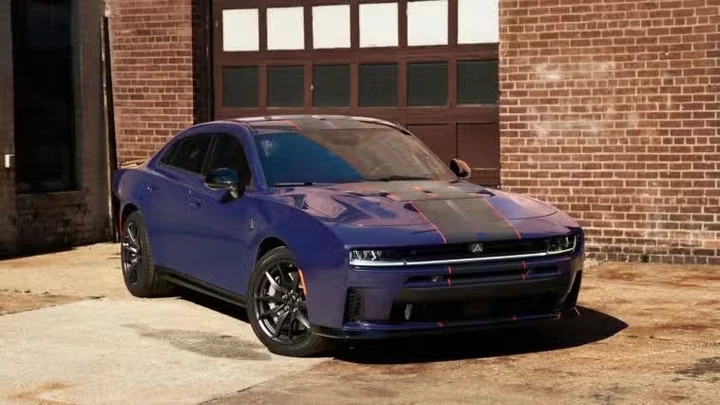 Dodge Charger festeggia 60 anni con Purple Haze: arriva la nuova tinta esclusiva