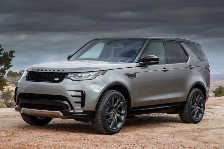 Land Rover Discovery, nuovo biturbo diesel SDV6 e dotazioni di sicurezza: immagini ufficiali