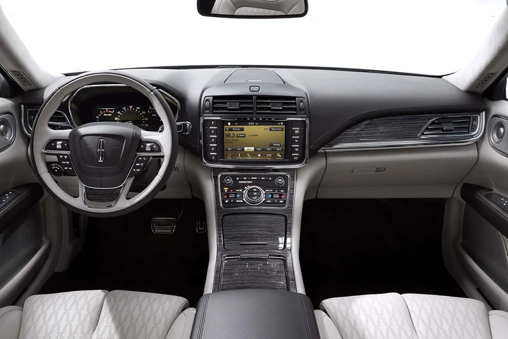 Nuova Lincoln Continental: immagini ufficiali