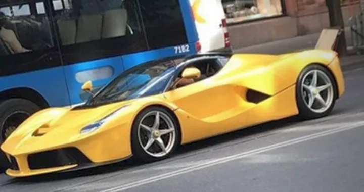 Ibrahimovic si è fatto un regalo speciale: una Ferrari LaFerrari