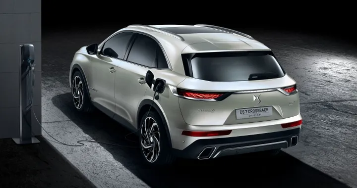 DS7 Crossback: appena 31 g/km per la E-TENSE 4x4