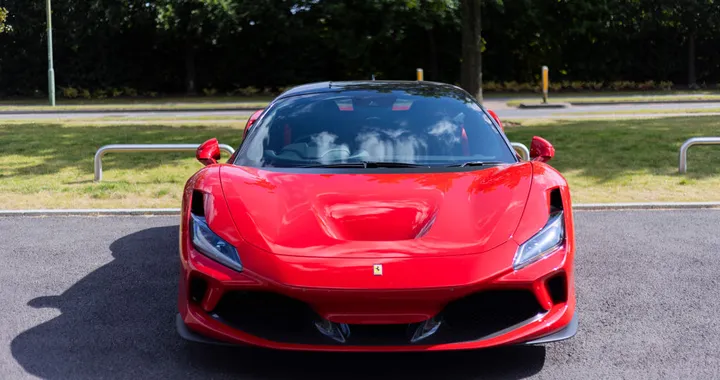 Noleggia una Ferrari, la fa sparire e chiede il riscatto