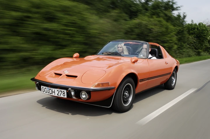 Opel GT: Verona Legend Cars celebra i 50 anni dell'iconica sportiva