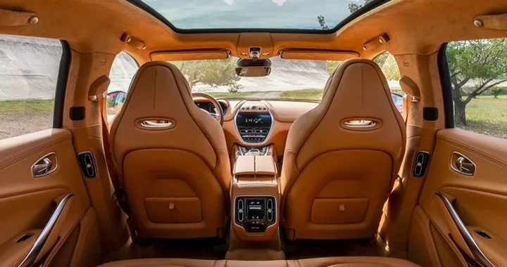 Aston Martin DBX: ecco gli interni del nuovo SUV