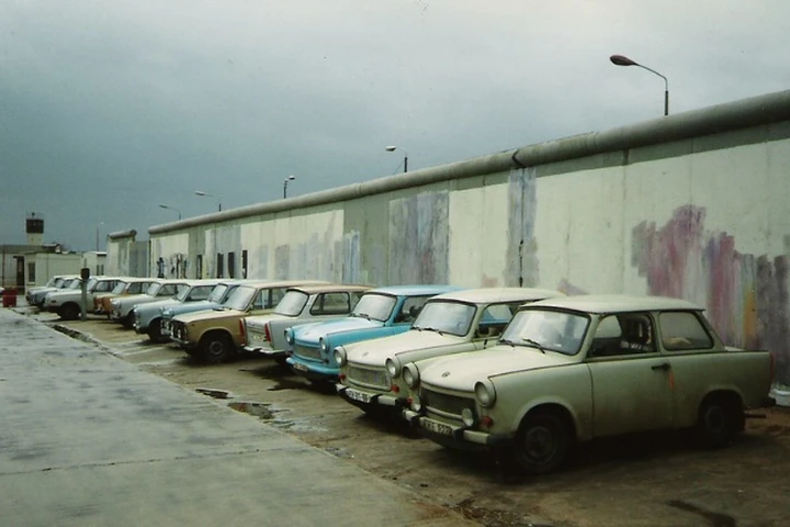 Caduta del Muro di Berlino: quando l'auto diventa simbolo di libertà
