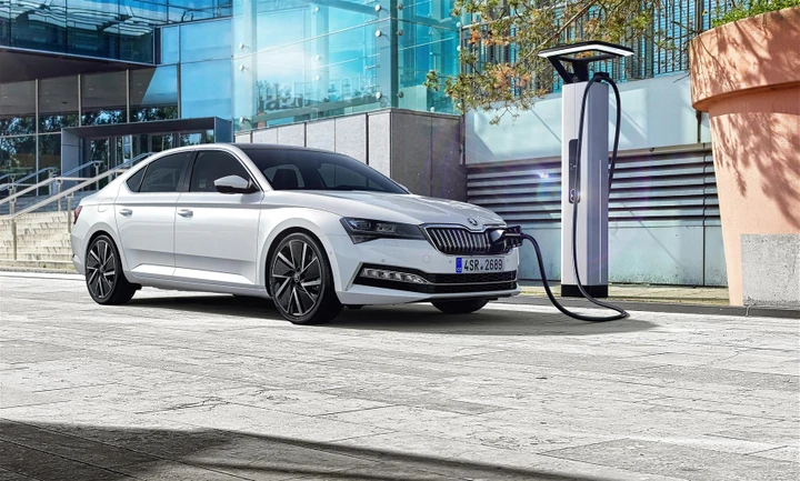 Skoda Superb, l’ammiraglia ceca festeggia 85 anni