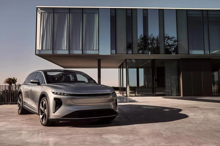 Lucid Gravity: debutta il nuovo SUV di lusso 100% elettrico e a sette posti [FOTO]