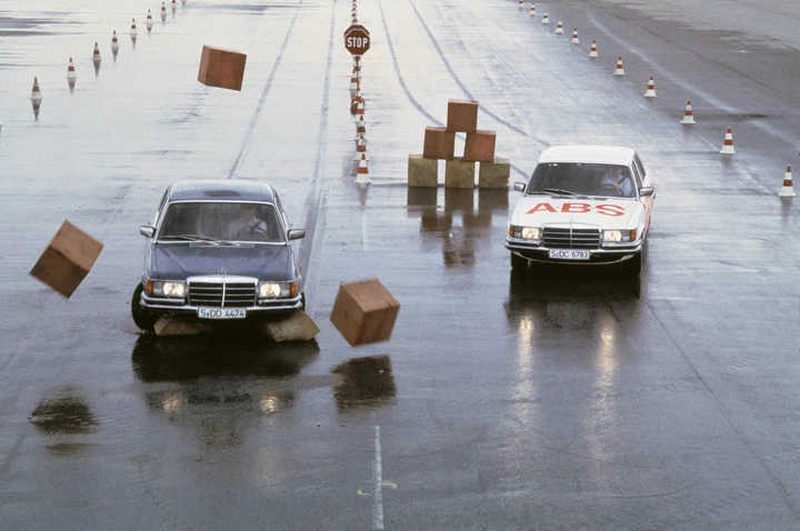 Mercedes, il primo Abs 1978: la storia nelle immagini
