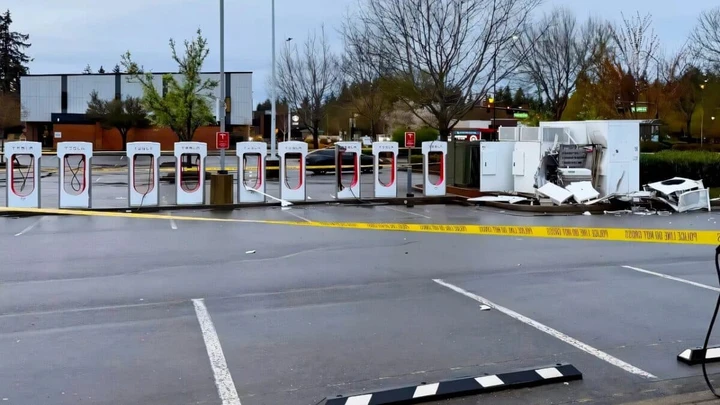 Esplosione al Tesla Supercharger: l'FBI indaga su un possibile attentato