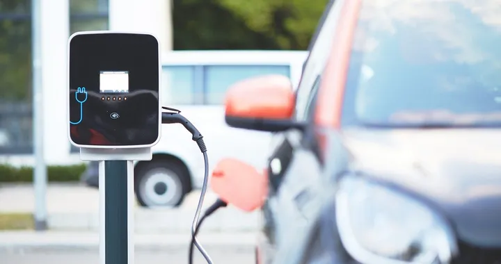 Come gli italiani vedono le auto ecologiche: Report 2020