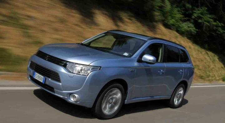 Mitsubishi Outlander PHEV: le immagini ufficiali