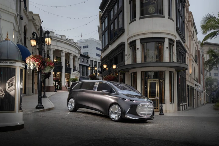 Il van elettrico di lusso secondo Mercedes-Benz: nasce la Vision V