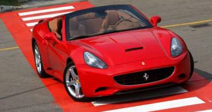 Balotelli festeggia la maturità con una Ferrari