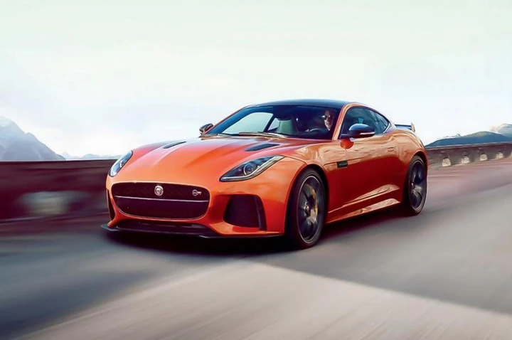Jaguar F-Type SVR: prime immagini dal web