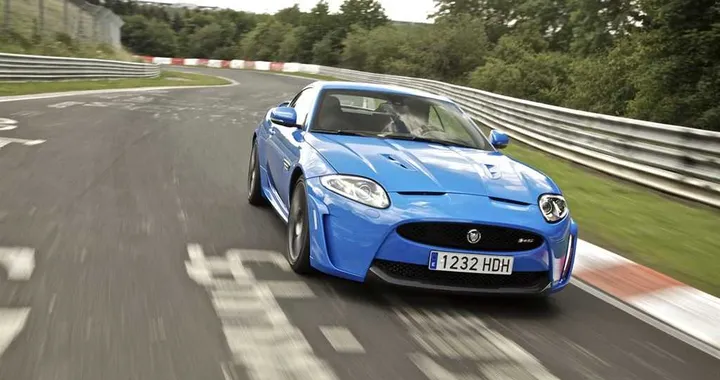 Jaguar XKR-S è 