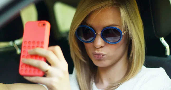 Selfie alla guida: un pericolo per la sicurezza