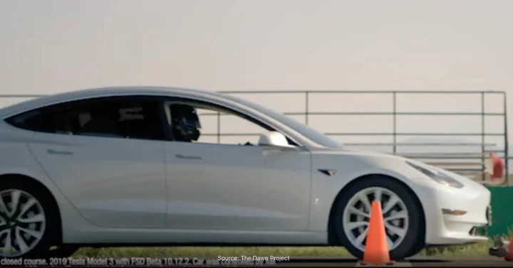 Musk nella bufera: la California minaccia lo stop alle vendite Tesla