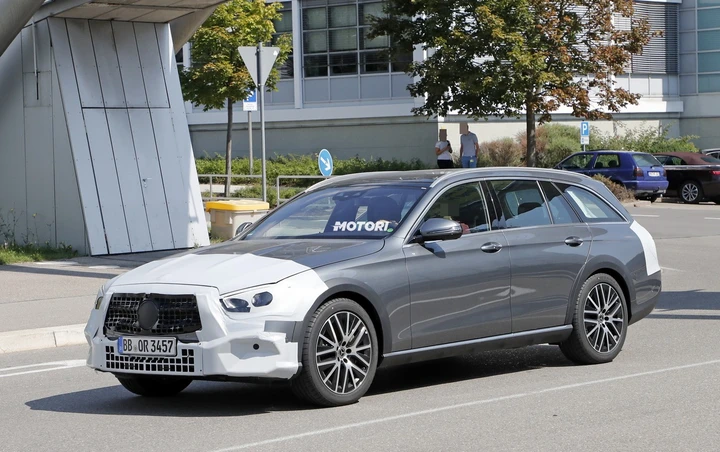 Mercedes Classe E All-Terrain: l’edizione restyling in fase di sviluppo