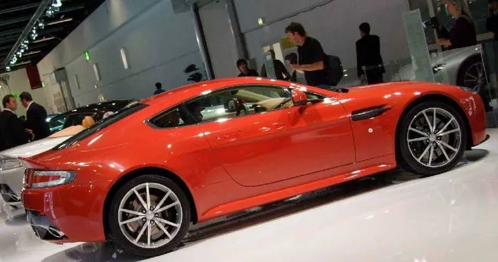 Aston Martin DBS Carbon Edition a Francoforte
