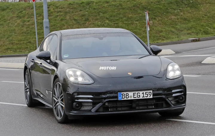 Porsche Panamera: le foto spia del restyling