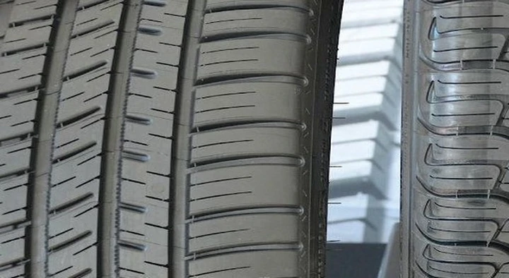 Battistrada pneumatici auto e moto: come si misura?