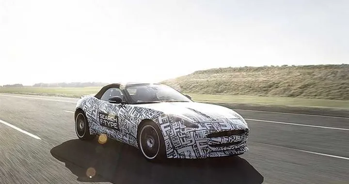 Jaguar F-Type: il debutto al Salone di Parigi