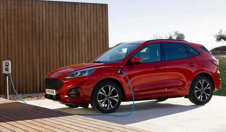 Ford Kuga ibrida plug-in: immagini ufficiali