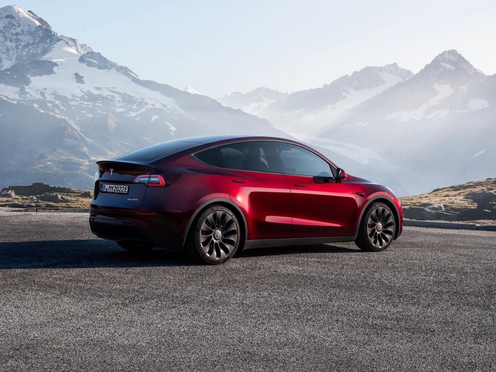 Tesla Model Y: nel 2023 è stata l'auto più venduta nel mondo