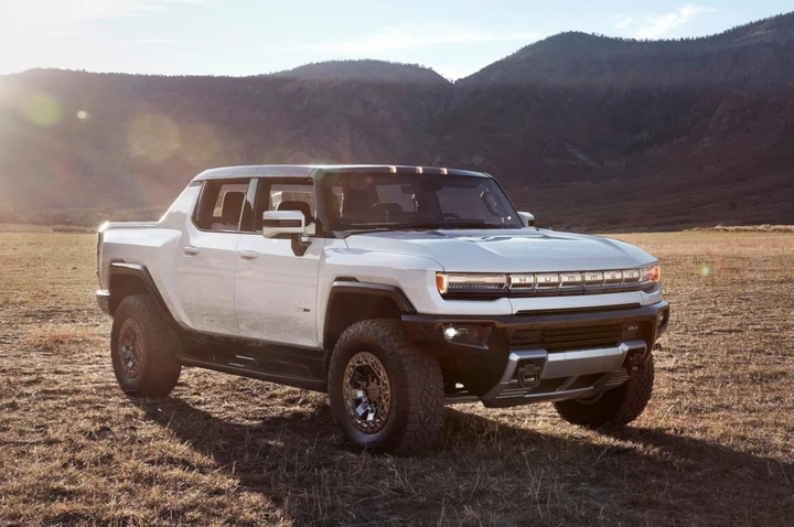 GMC Hummer EV: immagini ufficiali