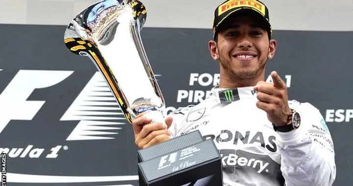 Hamilton contattato due volte dalla Ferrari