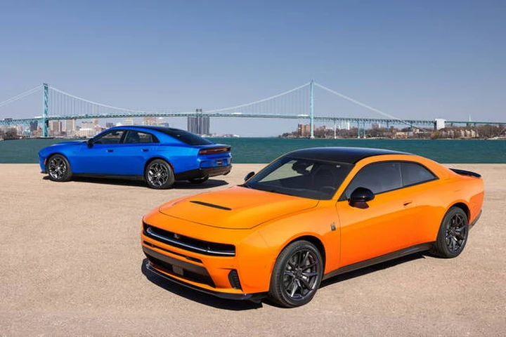 Dodge Charger 2025: ritorno al termico con il nuovo motore Hurricane