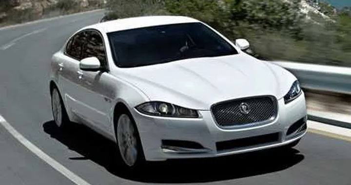 Jaguar XF 2012: sportiva senza sprechi