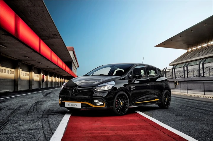 Renault Clio R.S. 18: le immagini ufficiali