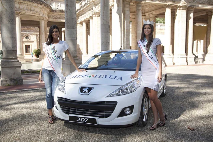 Peugeot 207 CC incorona le Miss Stefania e Shopia