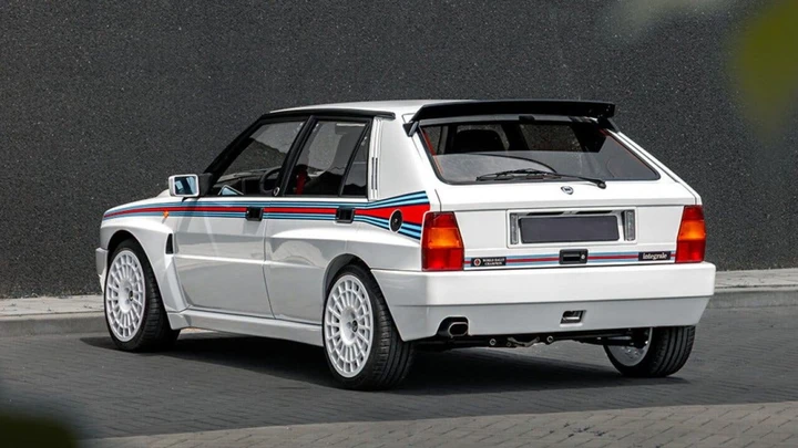 Lancia Delta HF Integrale Martini 5: la leggenda dei rally all’asta sfiora cifre record