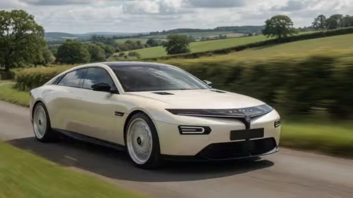 Nuova Lancia Gamma: lusso digitale o perdita d’identità?