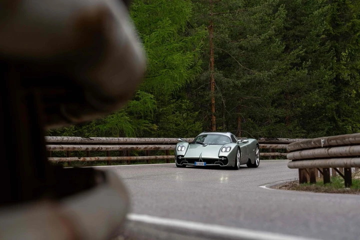 Pirelli Cyber Tyre percorre 1.500 km sulla Pagani Utopia Roadster