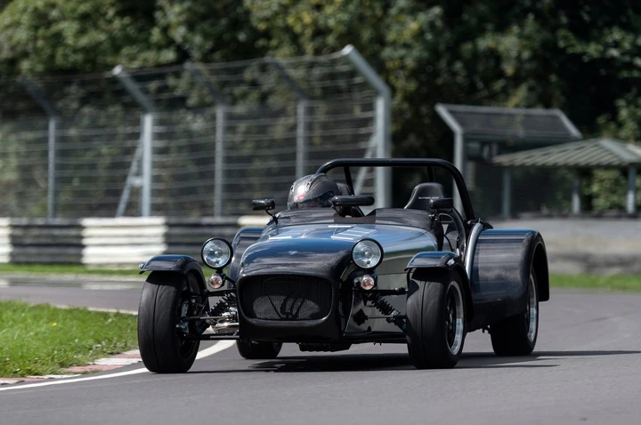 Caterham Superlight Twenty: immagini ufficiali