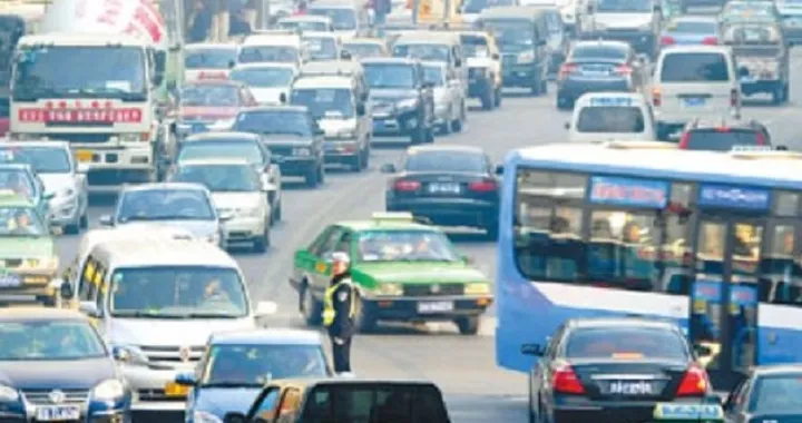 Cina: verso lo stop ai veicoli a combustione?