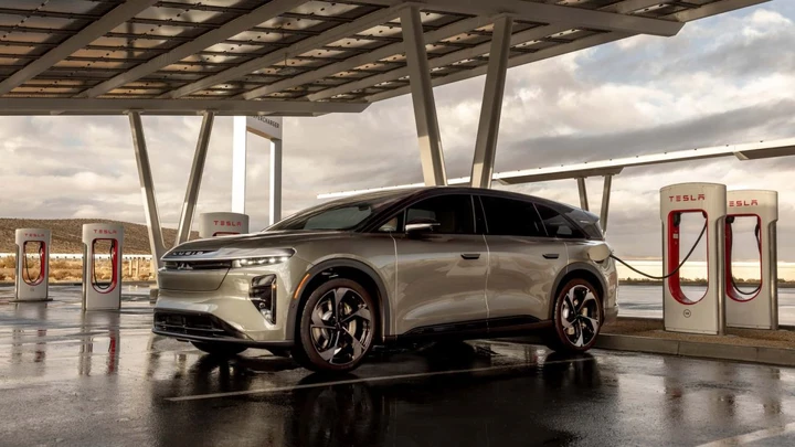 Lucid Gravity: il SUV elettrico (non cinese) con ricarica da record