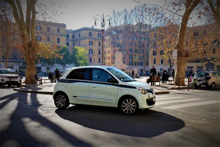 Renault Twingo la Parisienne TCe 90 EDC: la prova su strada