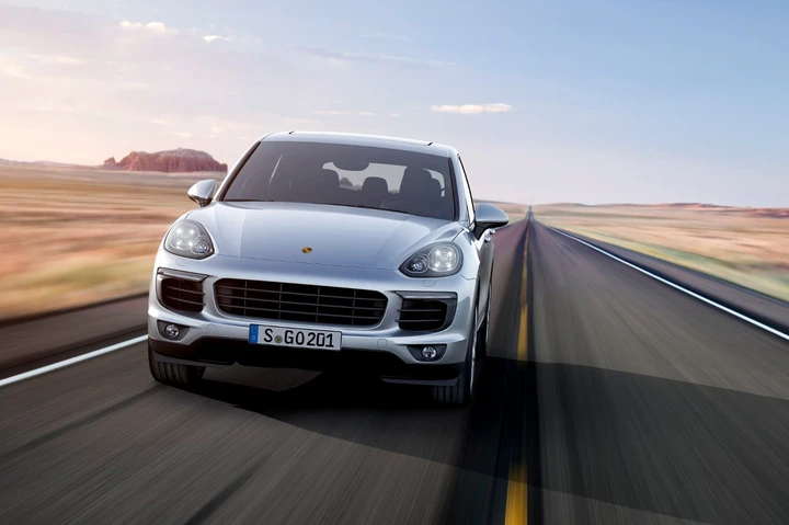 Porsche Cayenne 2015: immagini ufficiali