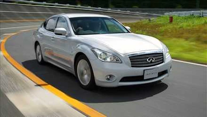 Vettel e Webber al Nurburgring con la Infiniti M