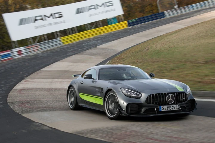 Mercedes-AMG GT R Pro e GT R 2019: immagini ufficiali