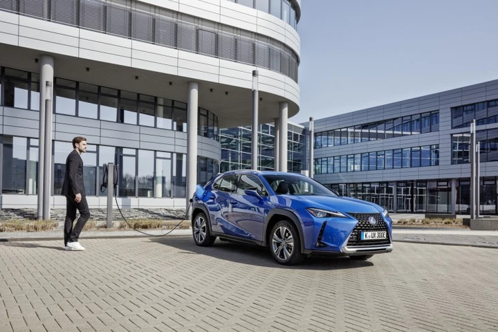 Lexus UX 300e: i segreti del primo SUV elettrico della Casa giapponese